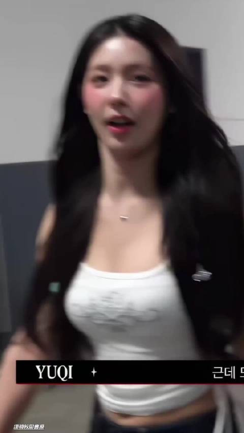 美就像呼吸一样简单，赵美延穿私服都这么好看