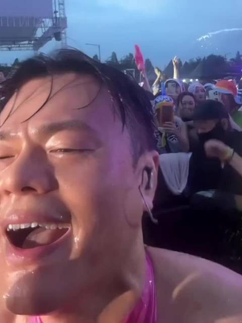 速来接收JYP怼脸比心，谁老公