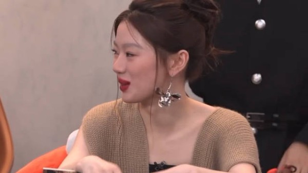 单依纯模仿王菲唱那英歌曲引热议