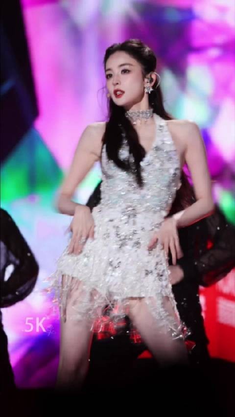 娜扎浙江卫视跨年舞台直拍，这也太美了，绝对门面毫无争议
