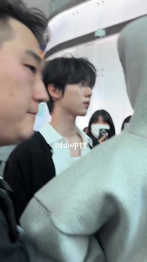 韩维辰的表情仿佛能听到这个bgm~ tddwptt