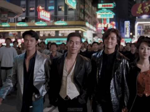 57岁郑伊健现身美国，发际线后移了不少，微笑点头示好没架子！