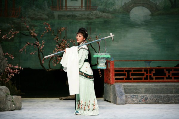 上海越剧院三大演出团同期晋京，献演《红楼梦》和《梁山伯与祝英台》