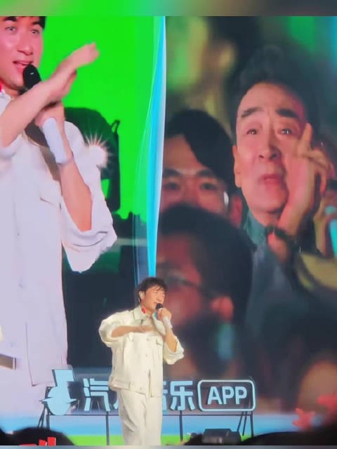 起猛了!依萍你爸在音乐节和书桓跳舞
