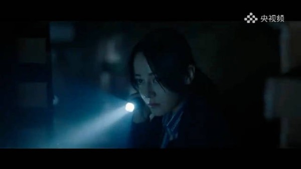 女警迪丽热巴即将绽放