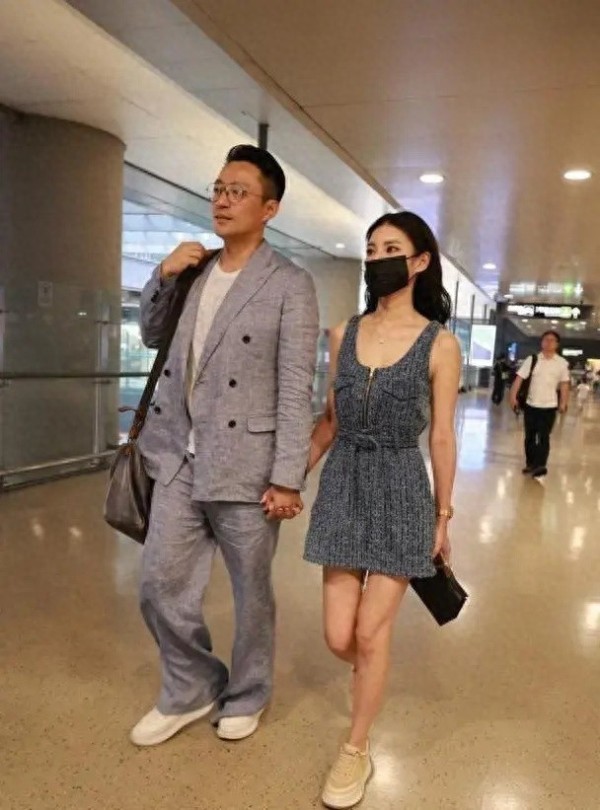 汪小菲夫妻回台北，马筱梅身上好多淤青，玥儿黏着后妈感情好