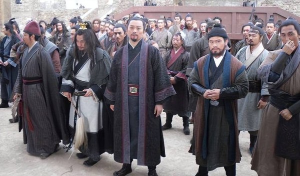难怪水浒中，只有武松燕青柴进等12人得到善终，原来是有高人指点
