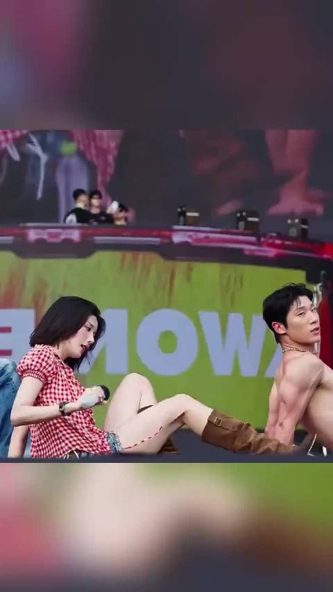 明星还是网红，身材不错