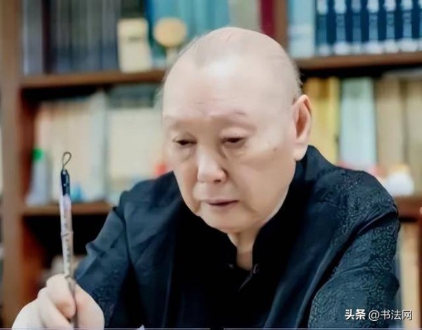 他是我国第一位书法教授，师从林散之，还得过兰亭奖终身成就奖！