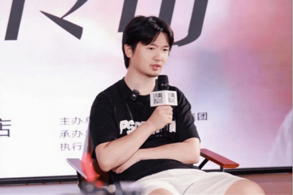 《泥潭》大卖40万册，希望刘楚昕不要在流量中迷失