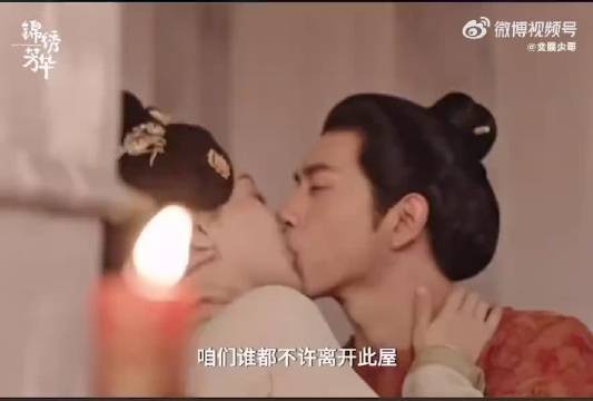 紫现CP的粉丝们终于迎来了他们期待的甜蜜时刻，这场吻戏绝对值得记住