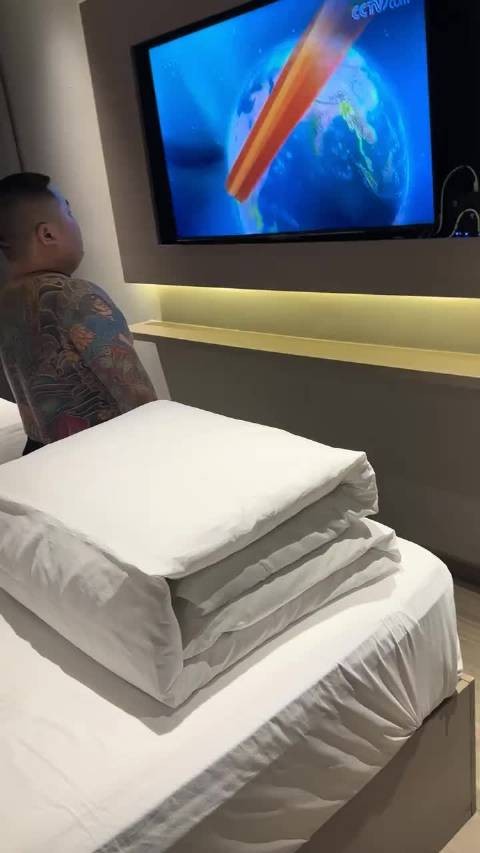 晚上给哥接风洗尘记得多安排几个不吃香菜