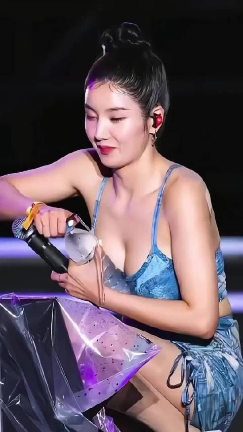 权恩妃水弹音乐节三年混剪引热议