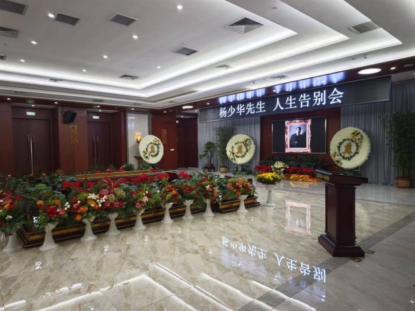 相声演员刘惠现身杨少华悼念仪式：他是个微微有点小毛病但很可爱的老艺人