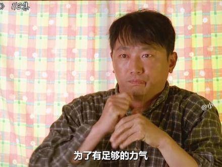 男士直接吞下鱼钩