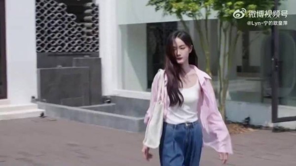 宋小鱼重逢南珩，现代拥吻认书缘