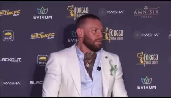 “嘴炮”康纳·麦格雷戈（Conor McGregor）的瘾来了