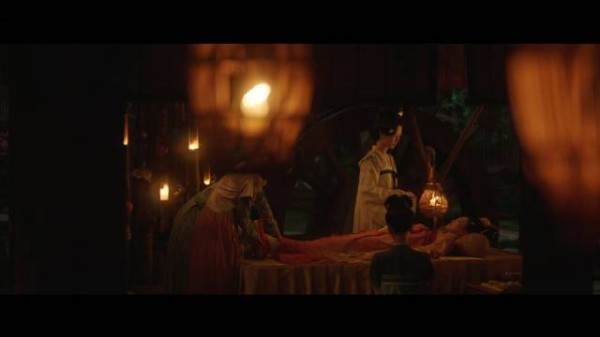 何惟芳为莲舟梳妆，女子出逃前遭丈夫虐杀