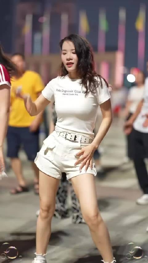 跟着节奏摇摆，快乐就是这么简单！