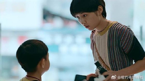 弟弟去幼儿园又哭又闹，下秒姐姐一个肉包子，乖乖闭嘴