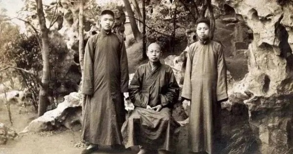 弘一法师圆寂前：拒绝吃药，亲自写讣告，将后事托与妙莲法师
