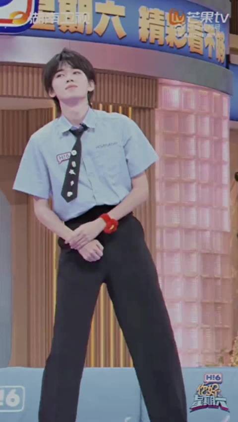 宋亚轩加绒摇直拍魔性卡点引热议