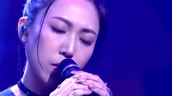 近期，钟舒漫在广州的演唱会演出严重失准引发争议，随后她回应此事