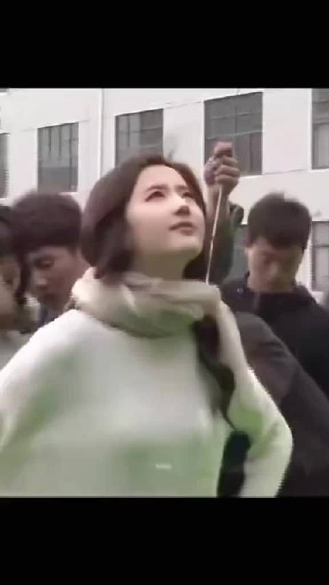 刘亦菲小邢露时期路透曝光，清冷破碎感引热议
