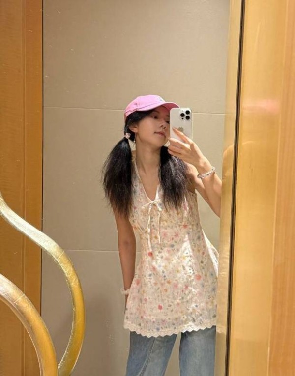 赵今麦扎双马尾超可爱。