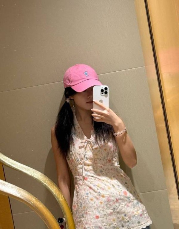 赵今麦打扮少女感十足。