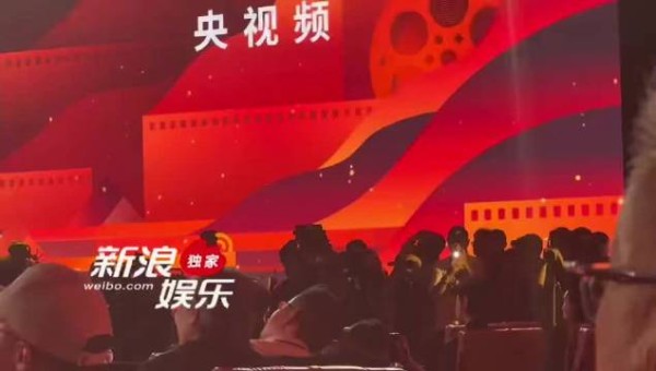 易烊千玺导协年度男演员