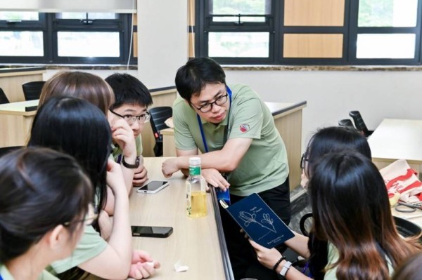 港澳台“未来教师”共诵杜甫的爱国情怀