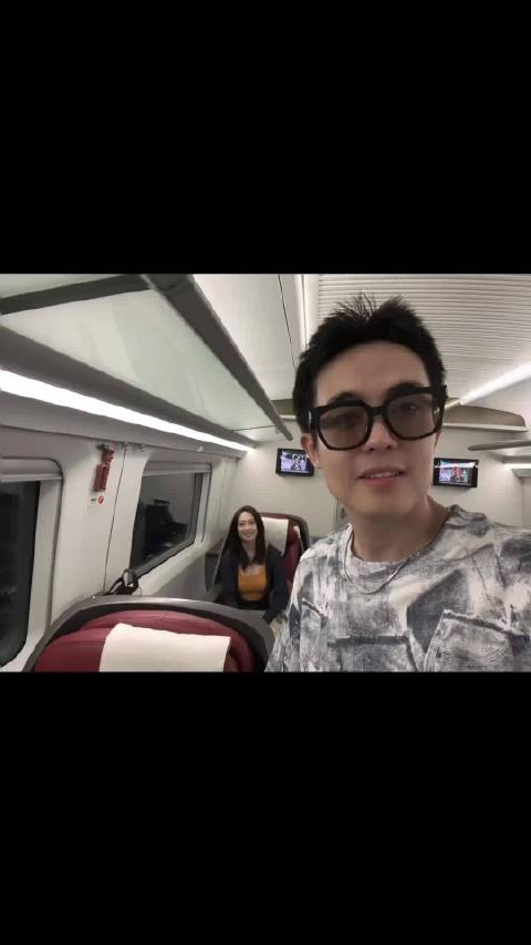 王星和女朋友嘉嘉，记录平静又幸福的小日常，状态越来越好了！