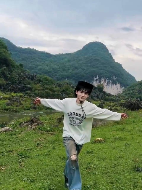 白敬亭坦言转型初衷源于就业压力