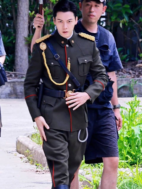 陈伟霆九门路透汇总，九门之首张启山换装秀，制服、常服和下斗造型