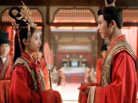 《度华年》前世今生转场画面引热议，赵今麦李蓉张凌赫裴文宣演绎大婚