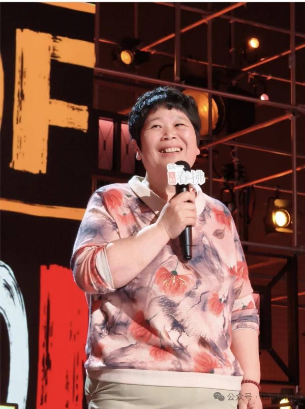 环卫工逆袭脱口秀, 50岁临沂“房主任”, 火爆全网震撼人心