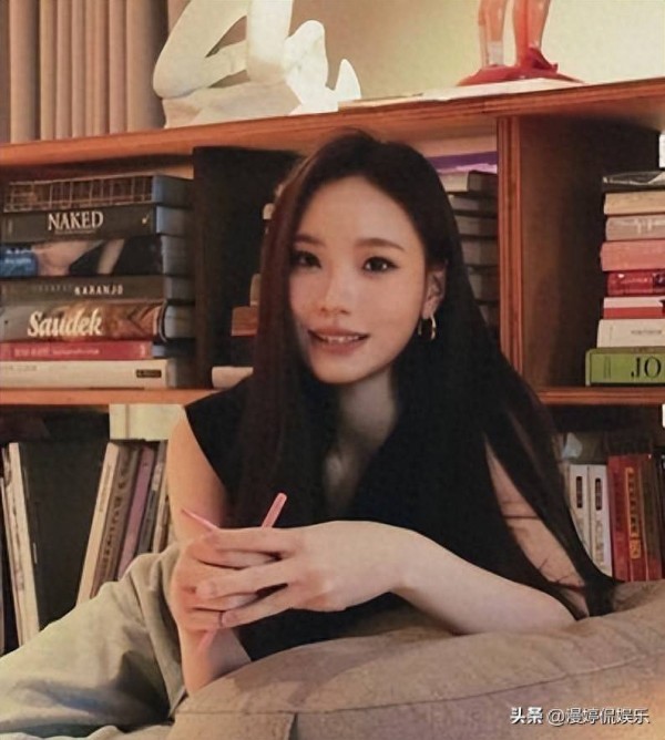 小S二女儿疑似整容，外貌大变引关注，小S画展关闭评论