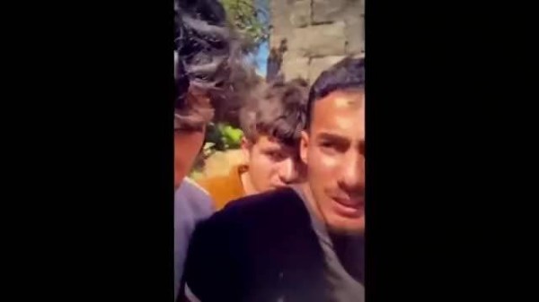 朱拉尼的士兵疯狂殴打德鲁兹人，难怪总统府都被炸了！