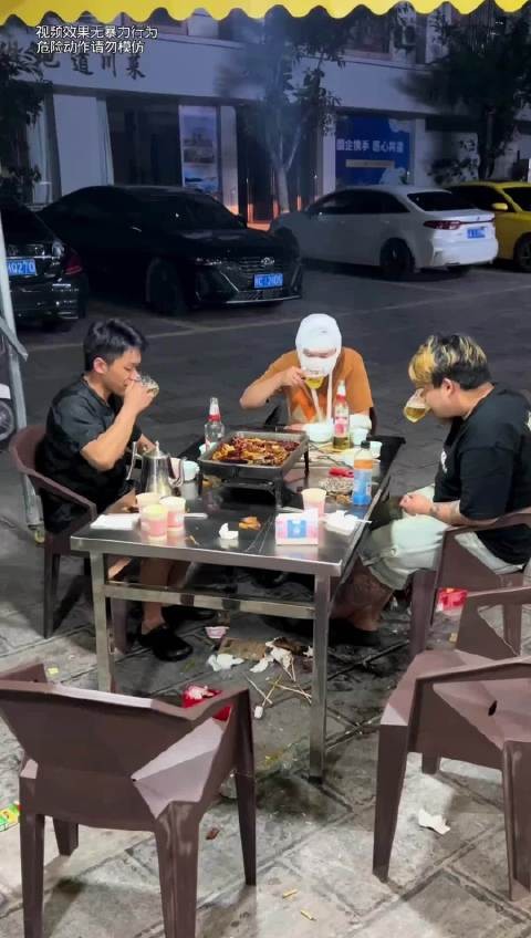 这样了还被叫出来喝酒，一生一世好兄弟