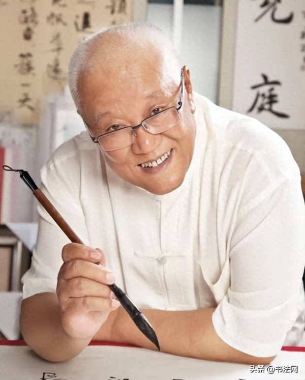 中书协创始人杨再春去世，被誉为“书坛泰斗”，他的字曾饱受争议