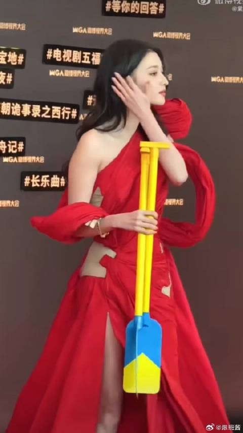 骂她的人都是嫉妒她的貌美么？
