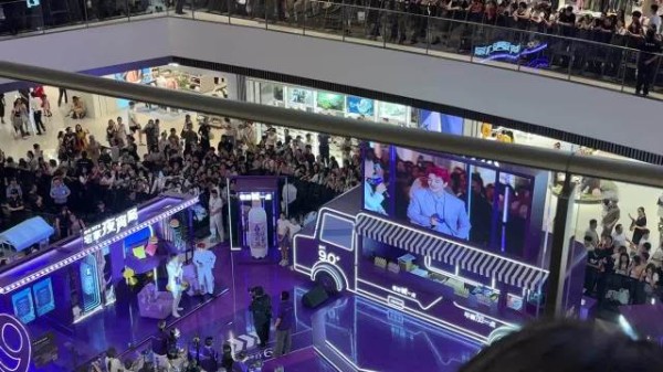夏之光现身引发粉丝狂热围观，生图状态惊艳