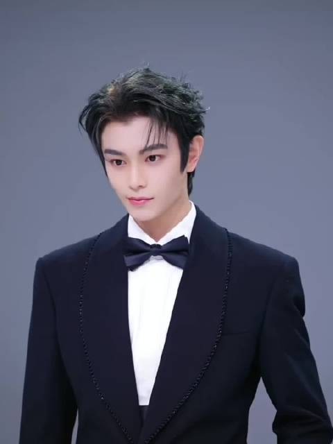 丁禹兮男团扫腿舞，什么水平？
