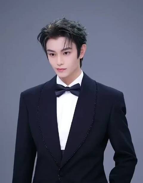 丁禹兮的团播扫腿舞，顶流为何如此