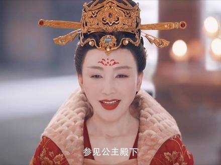 卢凌风一边喊着娘亲，一边提起长枪守护公主，这下可真是藏不住身份了