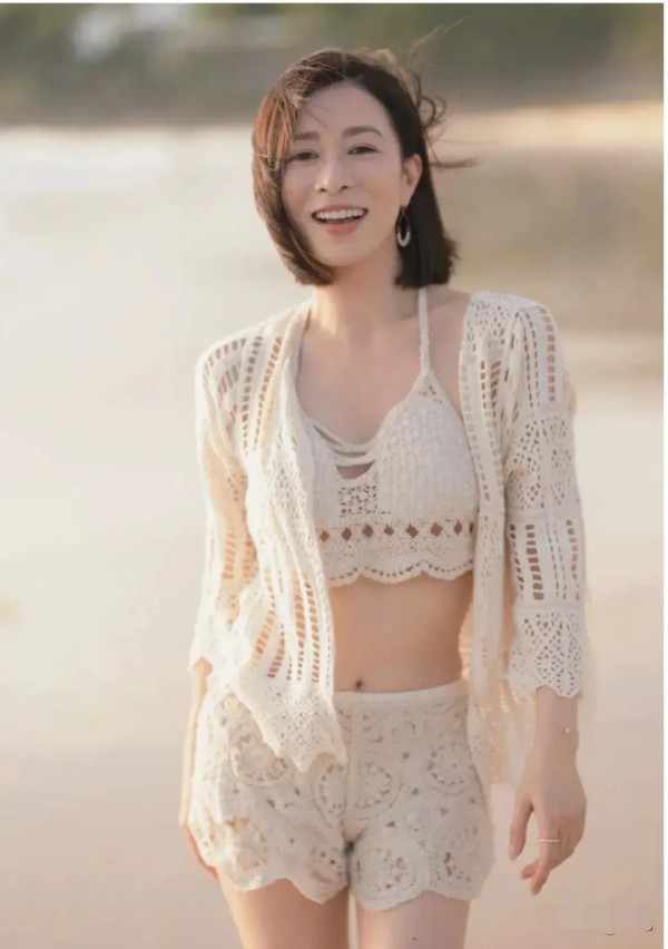 佘诗曼与干女儿聚餐，颜值被指不输佘诗曼，无法冻卵生育成遗憾