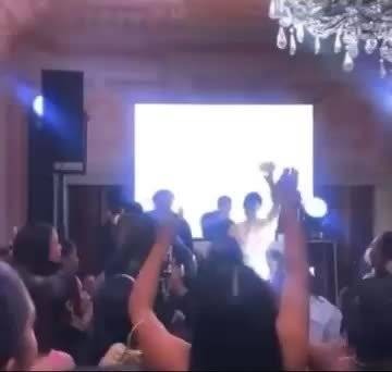 哈登婚礼现场躲手捧花逗笑网友