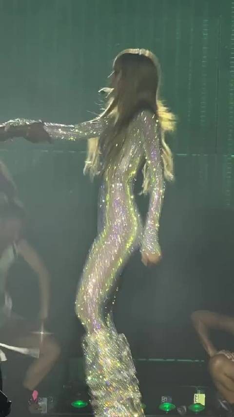 Lisa比例真好，跳舞真好看