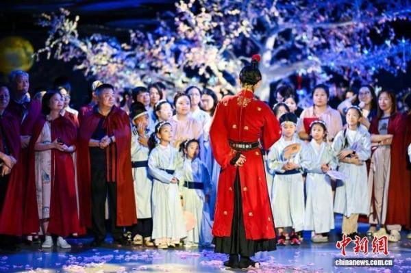 《大梦·红楼》周年焕新：亲子家庭沉浸式“入梦”六小时